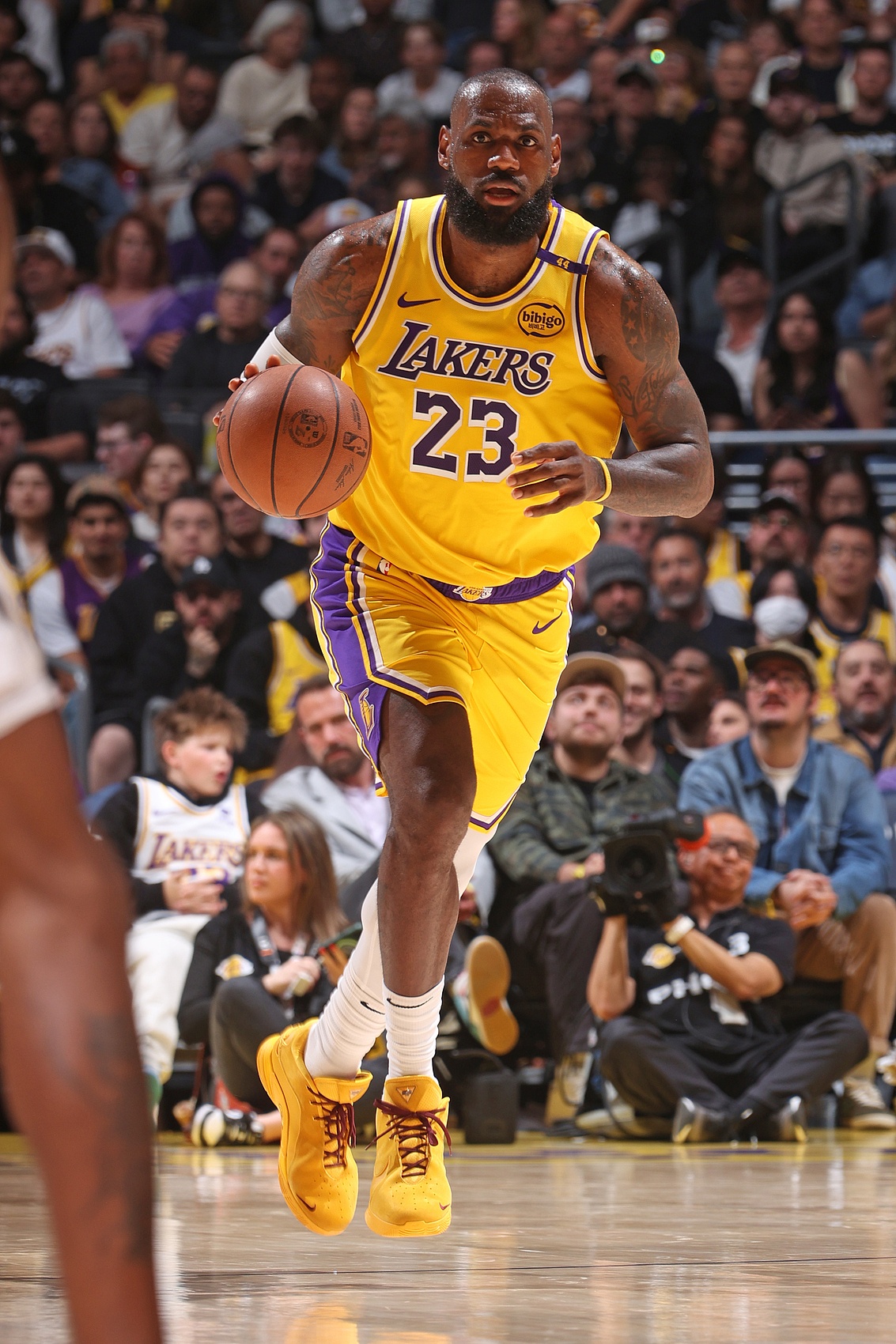 詹姆斯险胜刷新队史纪录，命运悬念关键表现点燃全场！