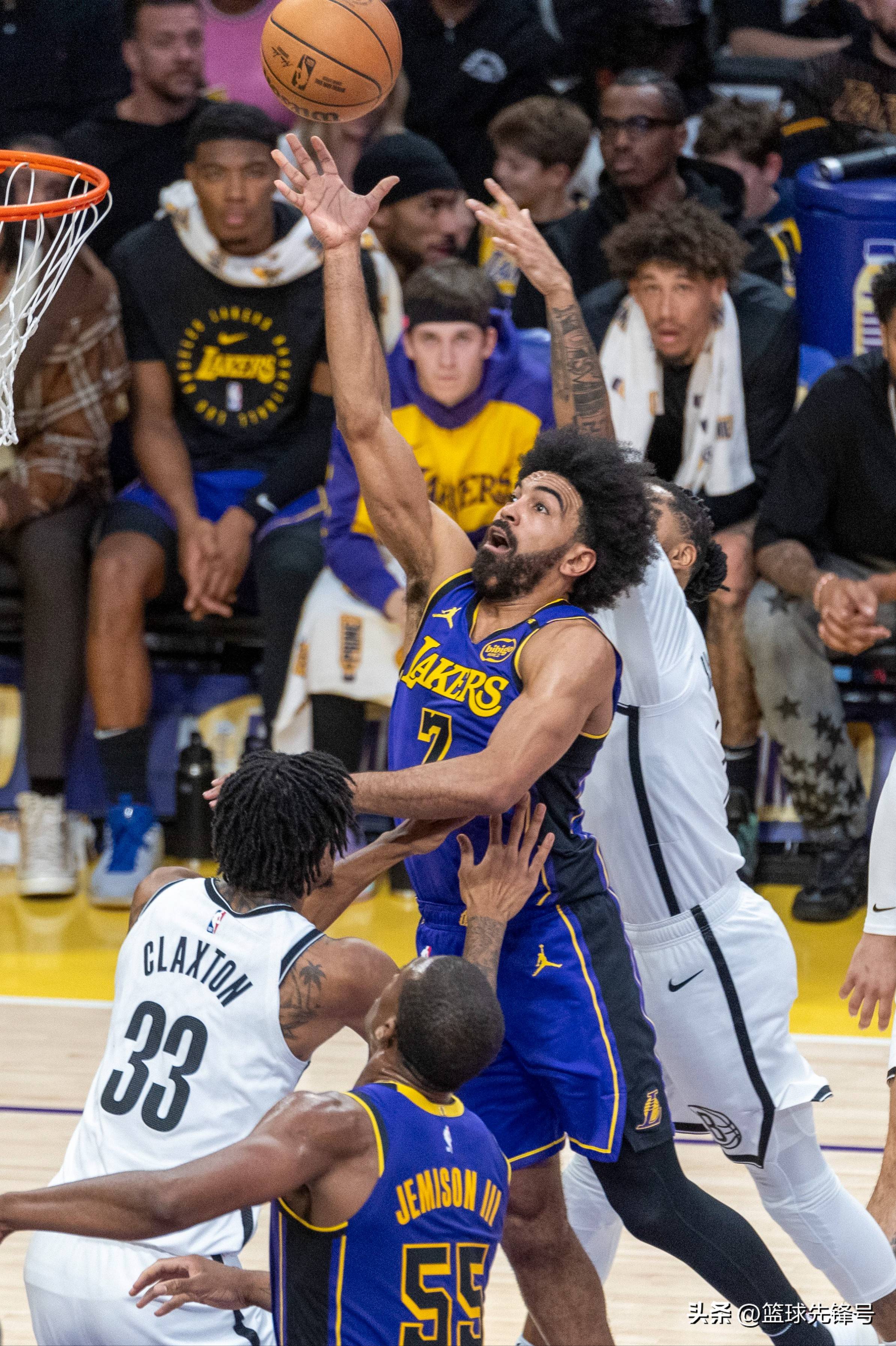 76人险胜黄蜂，约基奇关键表现点燃全场！